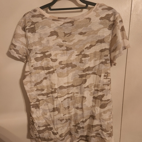 GAP camo print tshirt - Picture 2 of 3